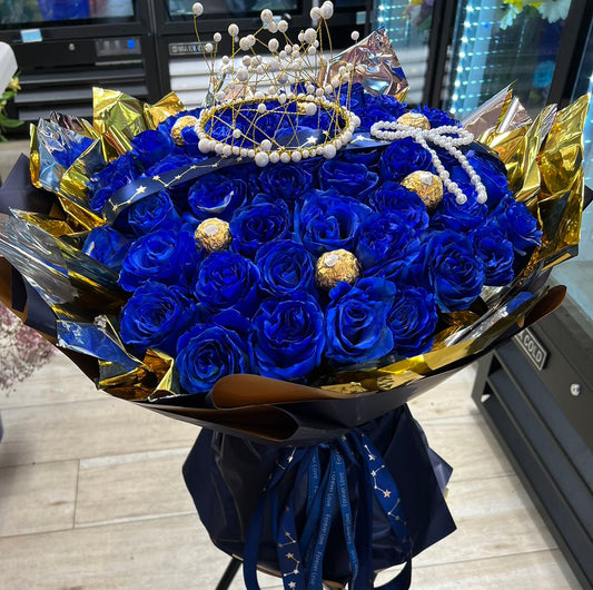 50 Blue Rose With Chocolate